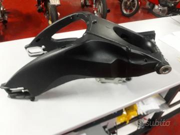 Forcellone NERO SUZUKI GSXR 1000 K9 NUOVO