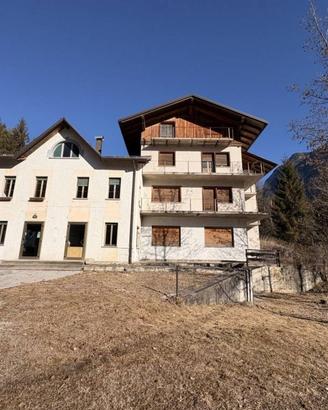 Attività / Licenza di 695 m² a Auronzo di Cadore