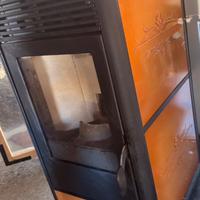 Stufa a pellet piu tubo,aspirapolvere e pellet