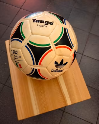 pallone calcio adidas/tango