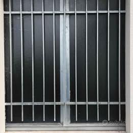 2 Finestre in ferro zincato con inferriata