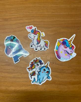Set 4 Adesivi Cartoni Animati Unicorno e Stitch