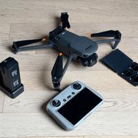 DJI Mavic 3 con DJI RC e DJI Care attiva