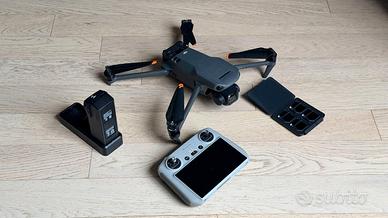 DJI Mavic 3 con DJI RC e DJI Care attiva