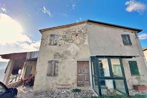 CASA SEMINDIPENDENTE A MONTEFIORE CONCA