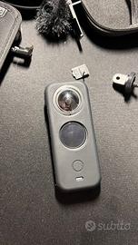 insta 360 x2 con accessori