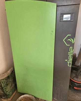 Caldaia con combustibile a pellet di legno