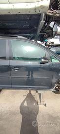 VOLKSWAGEN TOURAN 2015 PORTA ANTERIORE SX/DX