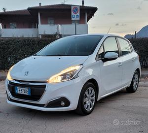 peugeot 208  autocarro 
