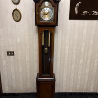 Orologio a pendolo a colonna