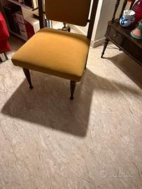 Coppia di poltroncine antiche