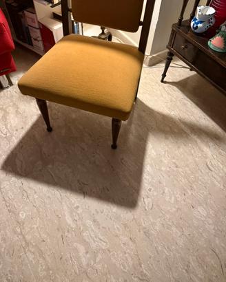 Coppia di poltroncine antiche
