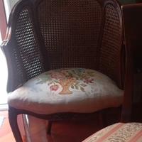 Sedia in midollino e tessuto