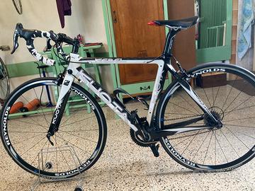 Bicicletta Kuota Kebel in titanio 