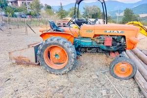 trattore fiat 215r