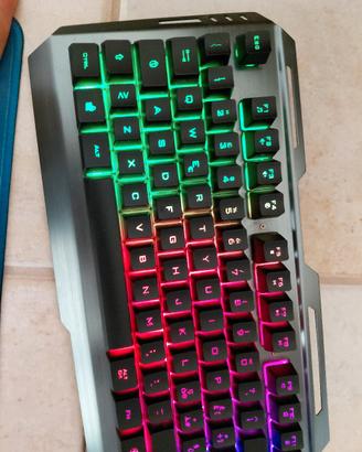tastiera da gaming , cuffie mouse e tappetino
