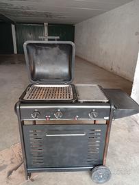 barbecue a gas tenuto bene  pari al nuovo 