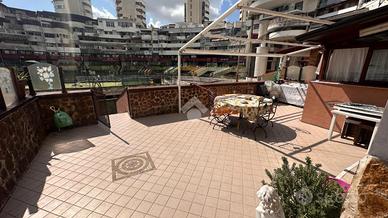 PORZIONE DI BIFAMILIARE A NAPOLI