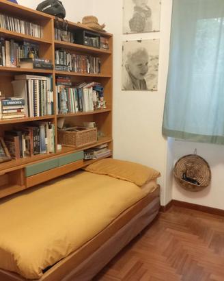 Cameretta: 2 letti e libreria ponte
