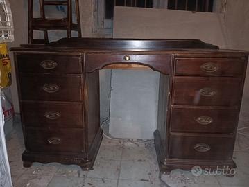 scrivania in legno