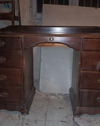 scrivania in legno