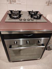 piano cottura e forno, completo anche di mobile