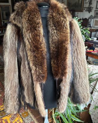 Giacca corta con cappuccio in marmotta canadese