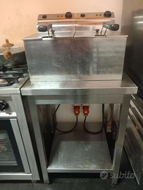 Friggitrice e tavolo inox