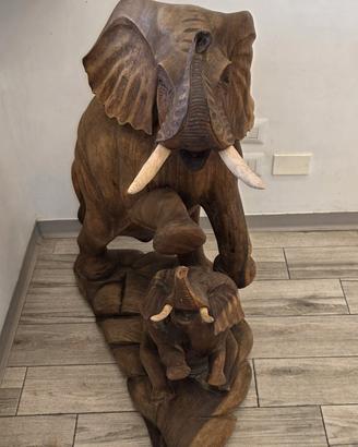 stupenda statua in legno con elefanti