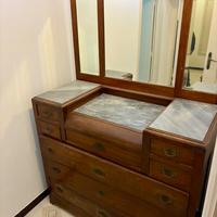 Comò antico in legno e marmo