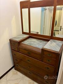 Comò antico in legno e marmo