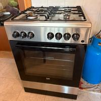Cucina a gas con forno elettrico