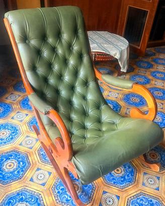 Poltrona Dondolo in vera Pelle. Stile Chesterfield