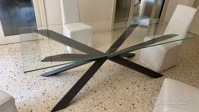 Tavolo Spyder di Cattelan