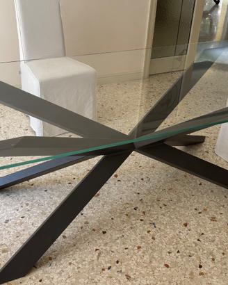 Tavolo Spyder di Cattelan