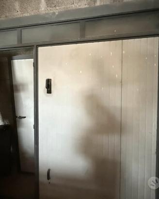 Basculante con porta e punto luce coibentato