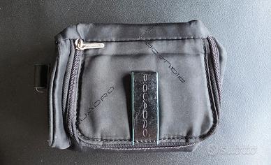 Beauty case da viaggio Piquadro nero con specchiet