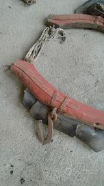 antico giogo per cavallo in legno da restaurare