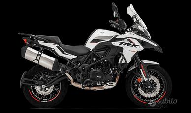 Benelli TRK 502 TRK502X con tris valigie shad