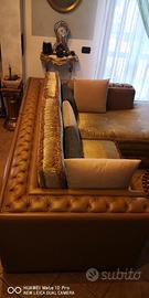 divano angolare tenuto bene stile classico