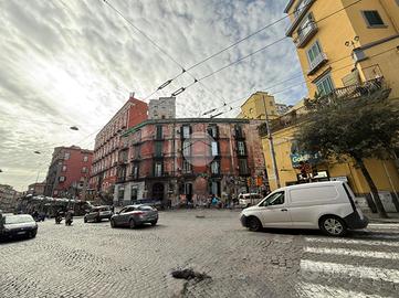 NEGOZIO A NAPOLI