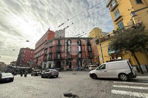 NEGOZIO A NAPOLI
