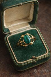 Antico anello placcato oro con malachite