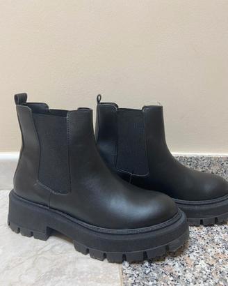 Stivaletti Chelsea Neri con Suola Chunky