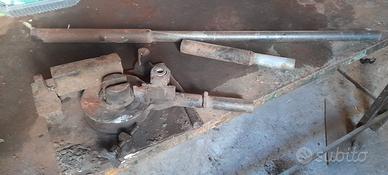 Piegaferro da banco manuale.