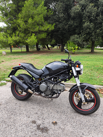 Ducati Monster 600 dark