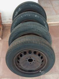 pneumatici con cerchi 