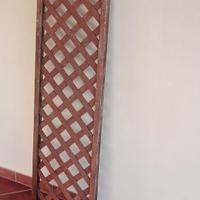 pannello grigliato  legno  + porta piante in ferro