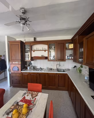 Cucina classica in legno