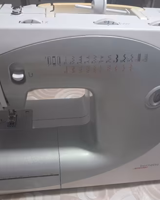 Macchina da cucire meccanica Bernette 56 (Bernina)